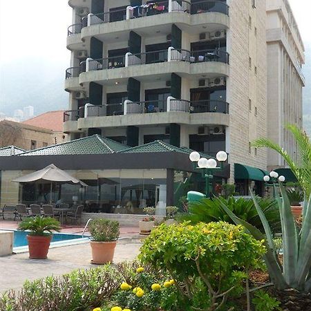 Holiday Suites Hotel & Beach Resort Jounieh Exterior photo