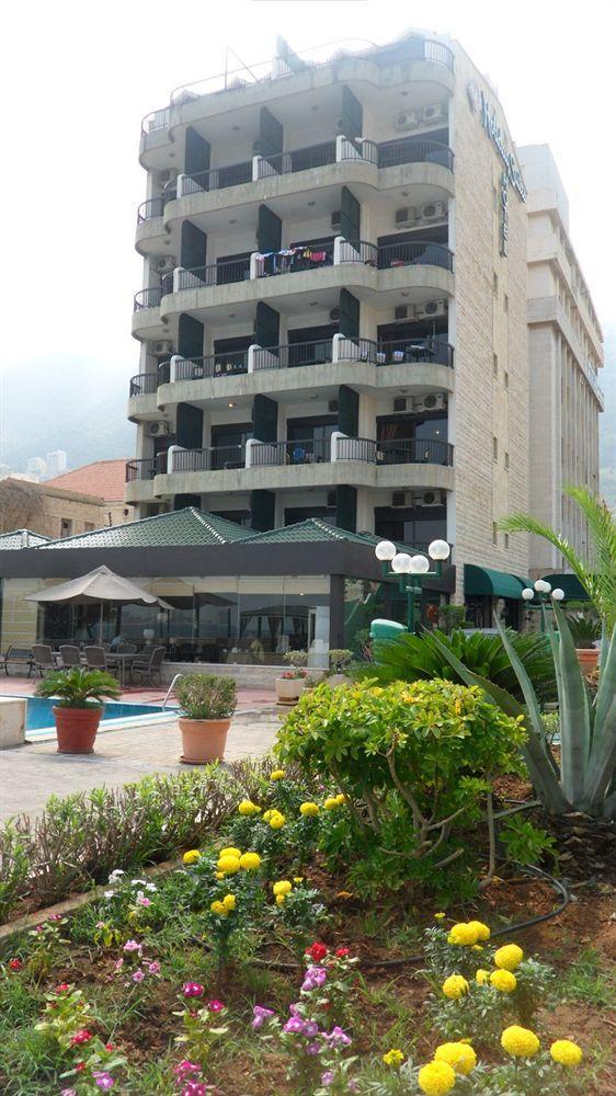 Holiday Suites Hotel & Beach Resort Jounieh Exterior photo