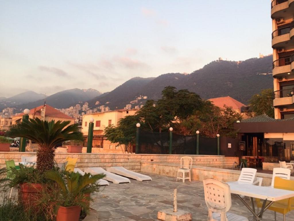 Holiday Suites Hotel & Beach Resort Jounieh Exterior photo