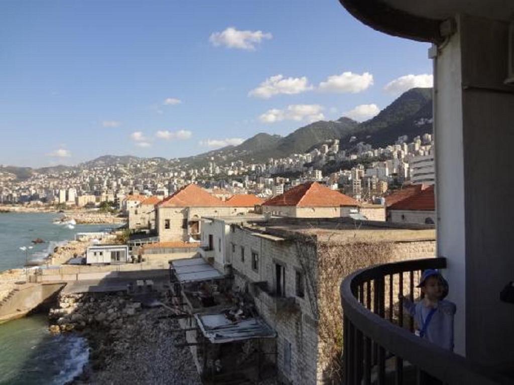 Holiday Suites Hotel & Beach Resort Jounieh Exterior photo