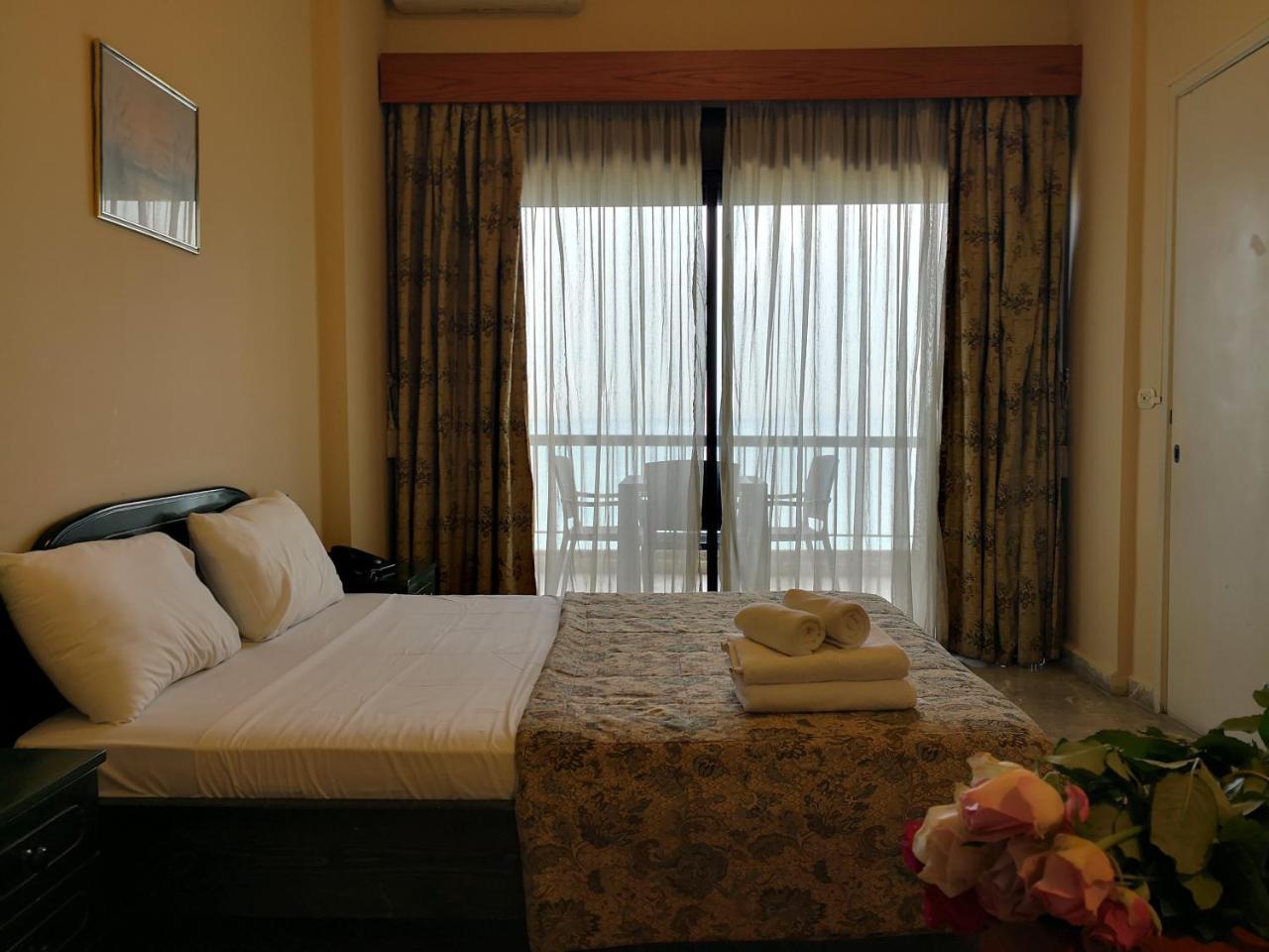 Holiday Suites Hotel & Beach Resort Jounieh Exterior photo