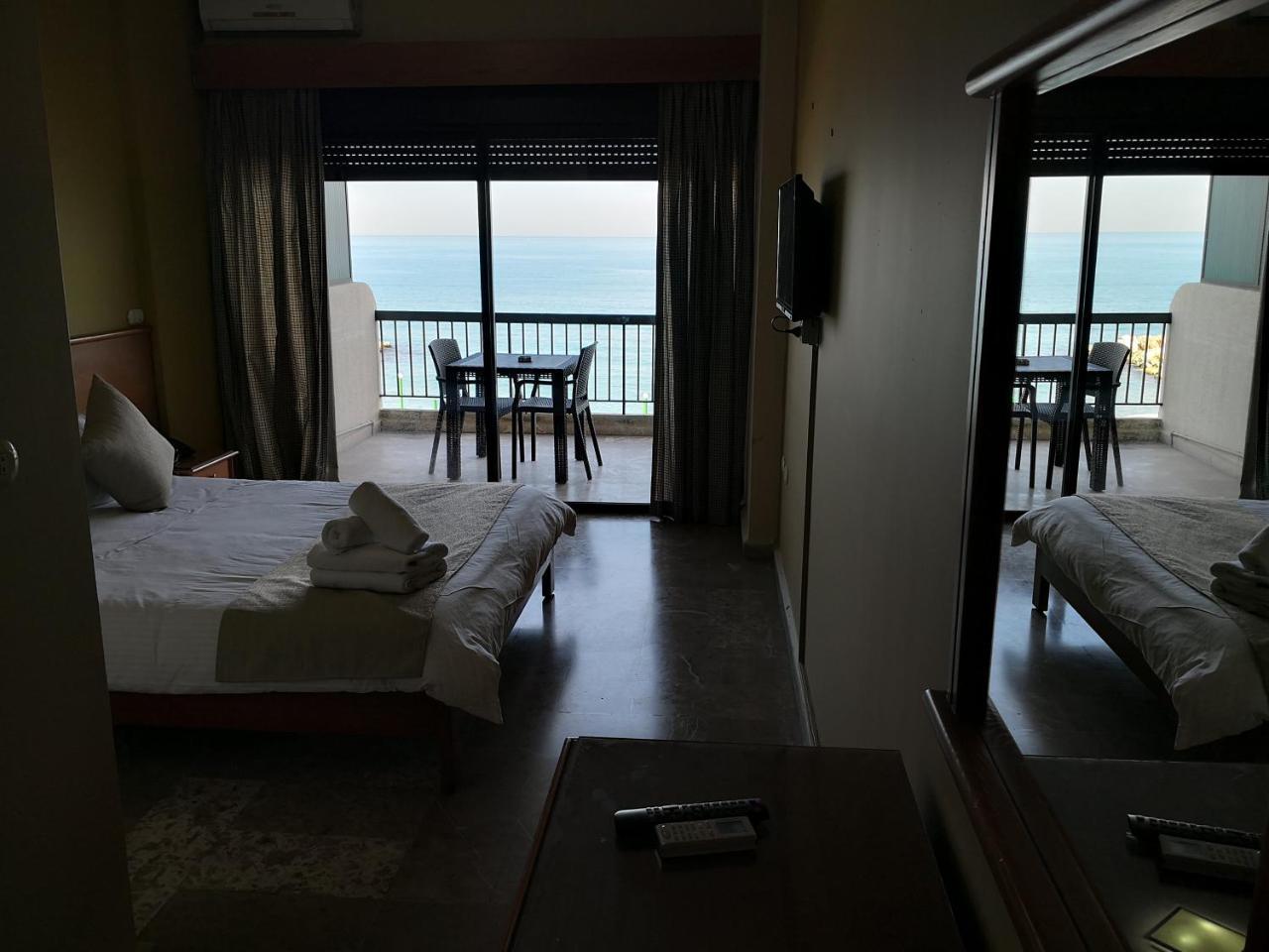 Holiday Suites Hotel & Beach Resort Jounieh Exterior photo