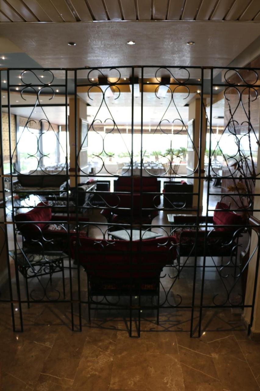 Holiday Suites Hotel & Beach Resort Jounieh Exterior photo