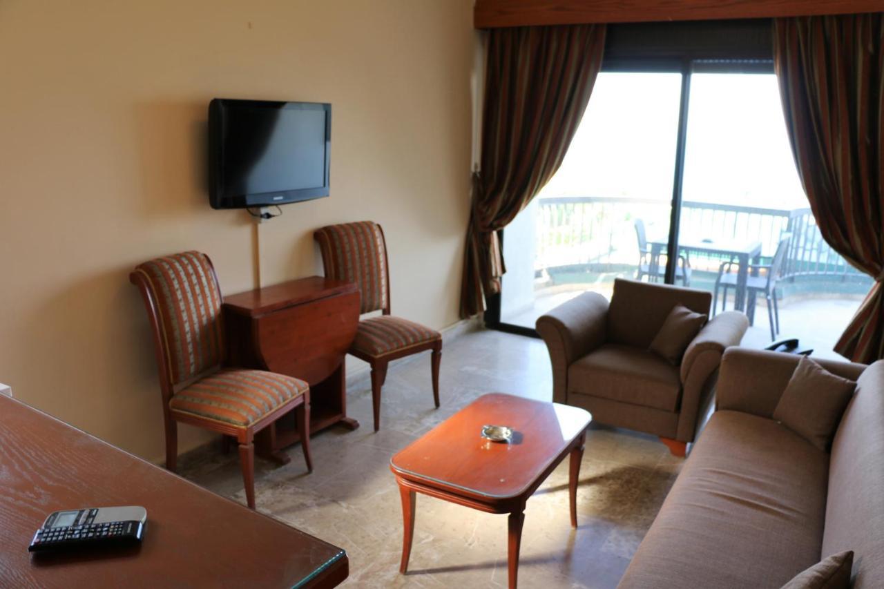 Holiday Suites Hotel & Beach Resort Jounieh Exterior photo